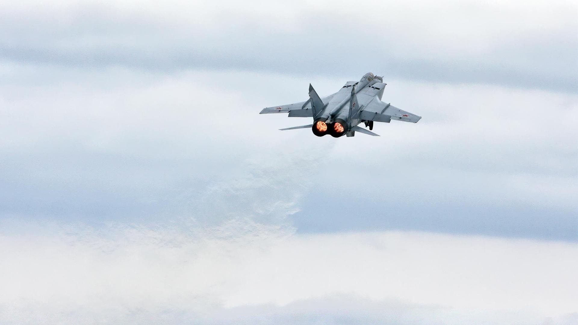 跳水高难动作摩纳哥稳健完成，摩洛哥跳水