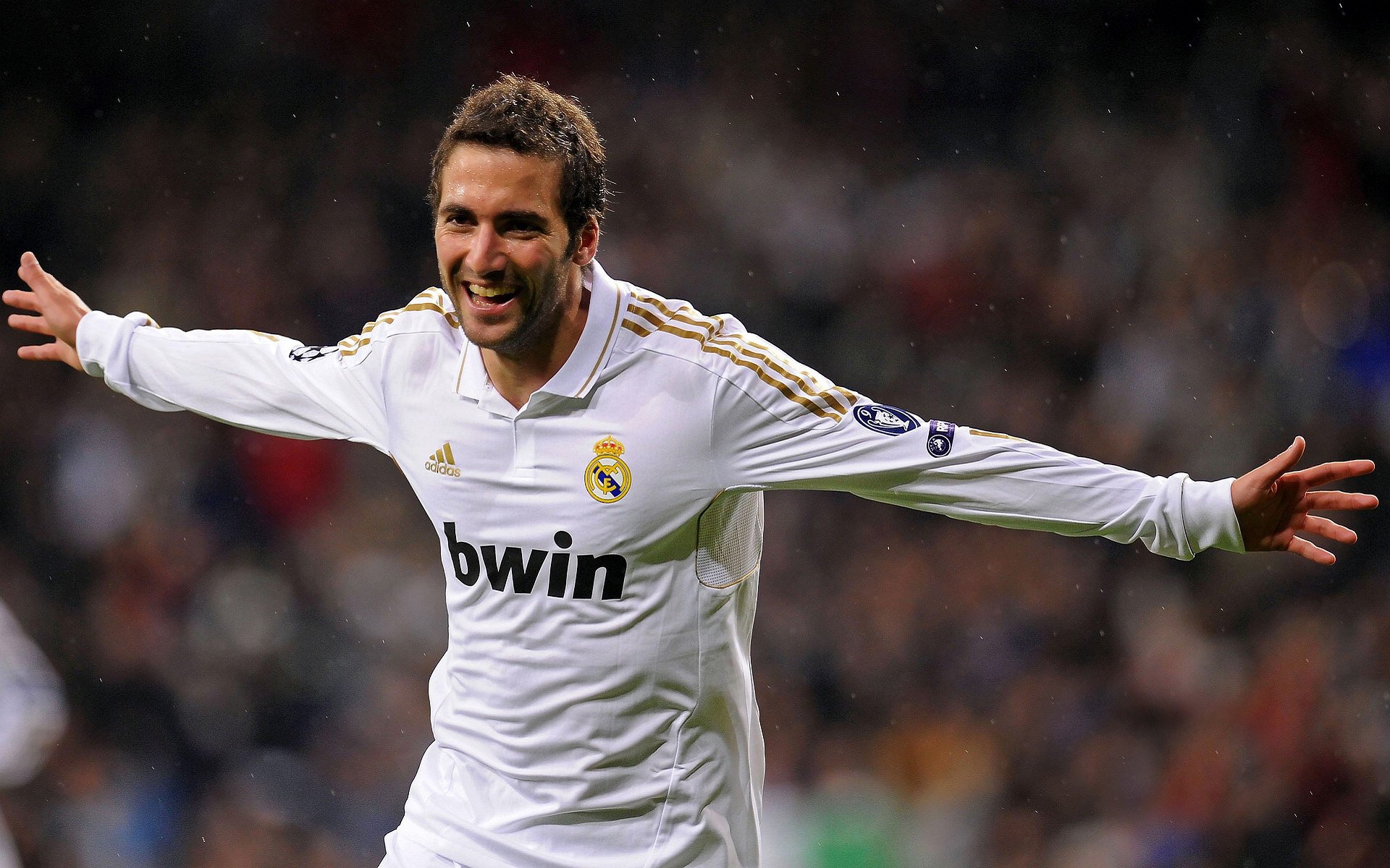 哥伦比亚队在巴黎奥运会比赛中展现出高效的传球配合，哥伦比亚进球的是谁